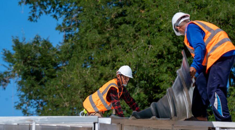 Expert Emergency Roof Repairs services in Hoisington, KS